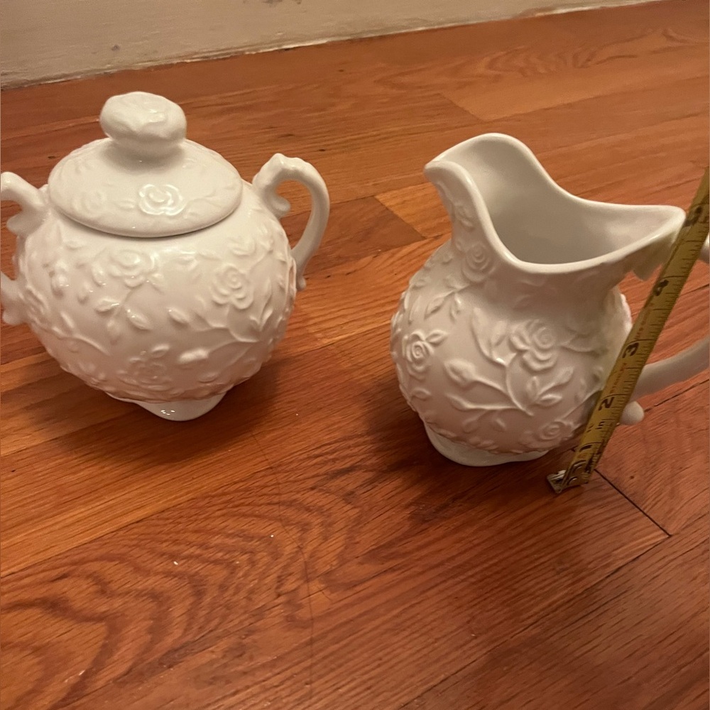 Off white sugar and creamer set.